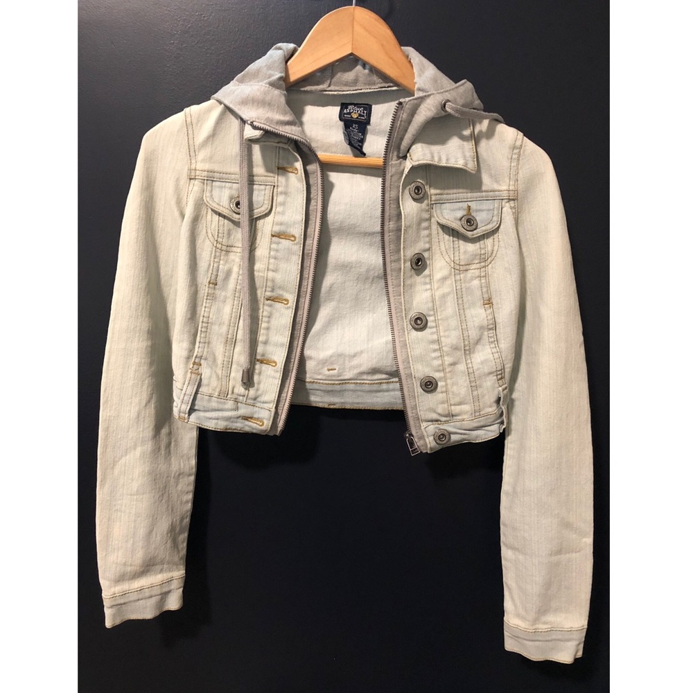♦️Cropped Jean Jacket with Hoodie♦️